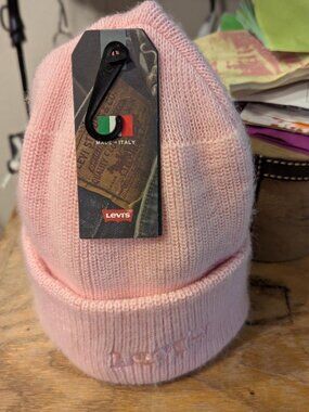 Share Levi's Girl pink hat